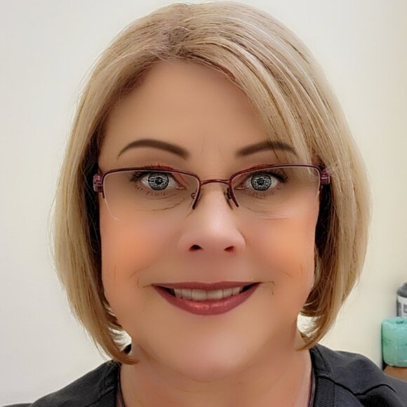 Meet your Posher, Jen - Picture 2 of 2